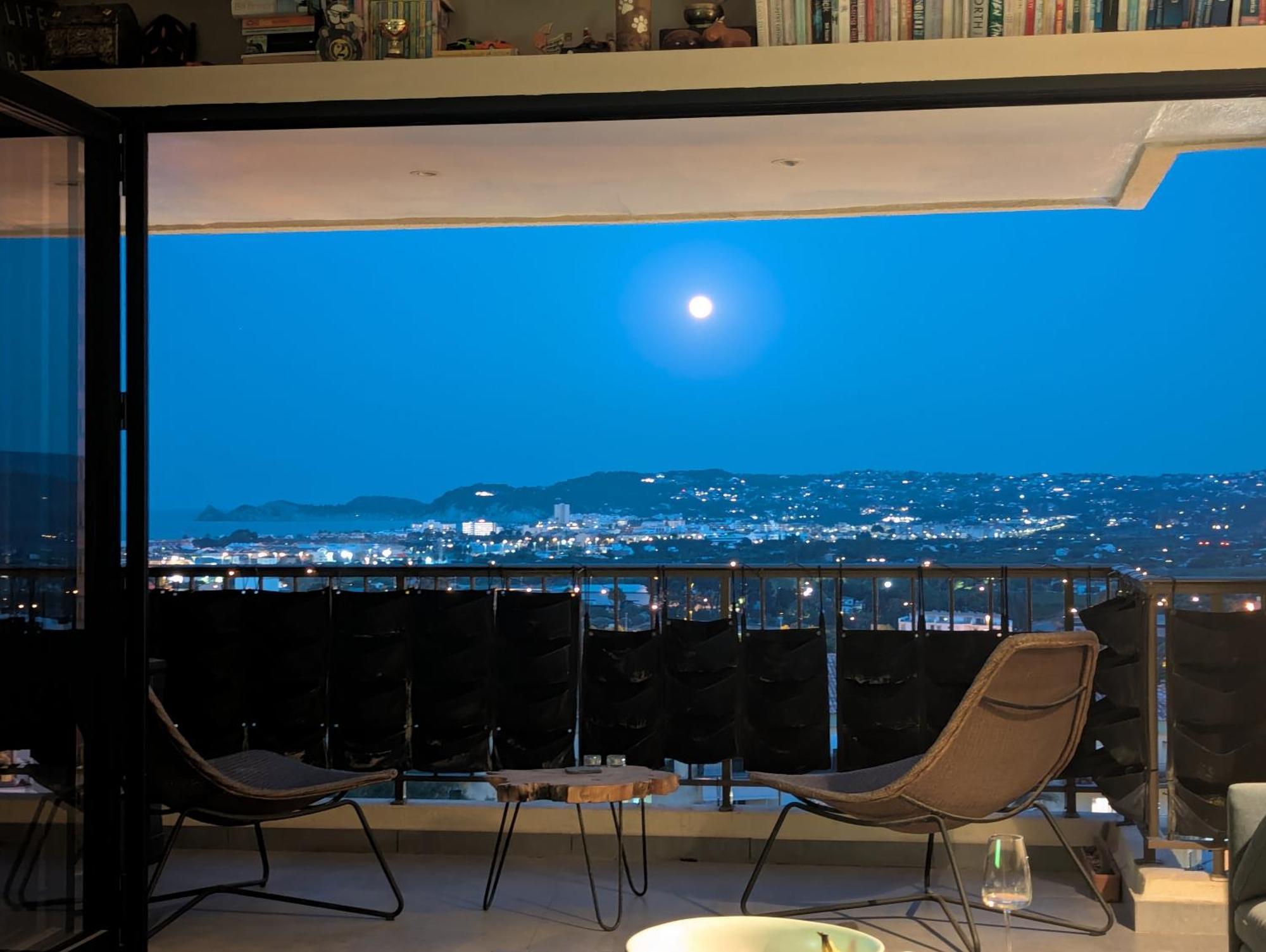 Modern Penthouse With Amazing Sea Views In The Heart Of Old Town